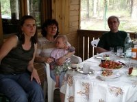 IMGP3315  --> A to już na działce naszych przyjaciół. Pani doktor od czasu do czasu uspokaja Zosię, że Antosiowi nic nie dolega.