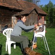 IMGP7169   Następnego dnia obiadek w plenerze połączony z lekcją poglądową - jak należy otwierać buzię.