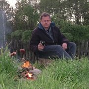 IMGP7206   Piła mamusia kochana z mniejszego i tata-sarata z większego kieliszka.