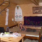 IMGP7412   Wnętrze urządzone bardzo gustownie w miejscowym stylu. Rogi jelenia znakomicie nadawały się do umieszczenia anteny modemu GPRS.
