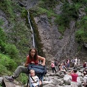 IMGP7618   Mamusia kochana zaś po taaaaakich dużych kamieniach dojechała z Antosiem pod Siklawicę.