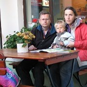 IMG 0179  Docieraliśmy do jakiejś knajpki i zamawialiśmy piwko.