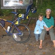 IMG 2510   Fotelik w dużym rowerze także z daleka od pedałów.