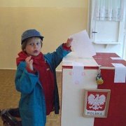 IMGP 536  Za to Antek wiedział, że kaczoriom nie można oddać pola i osobiści skontrolował - którą kratkę mamusia kochana zaznaczyła.