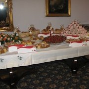 IMG 7284  Stoły się uginały, ale jadło szybciutko zostało pożarte do ostatniego okruszka.
