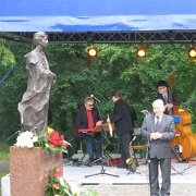 IMG 7196  Przyszła pora na oficjeli. Rozpoczął Marszałek Senatu RP - Bogdan Borusewicz.