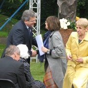 IMG 7209  List Premiera wylądował rękach incjatorki budowy pomnika - Hanki Fedorowicz.