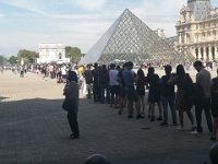 IMG 20230811 114722 --> Louvre - kolejka do zwiedzania